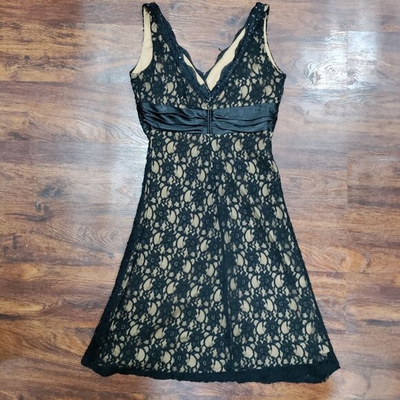 S.L. Fashions Elegant Black Floral Lace V-Neck With Satin Waistband Dress Size 4 - Picture 3 of 10